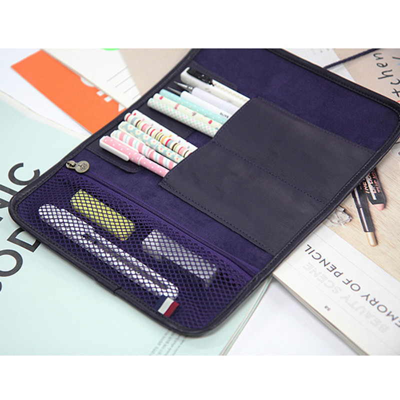 Usage example - MINIBUS Dorothy & Alice roll up pencil case pouch Usage example - MINIBUS Dorothy & Alice roll up pencil case pouch