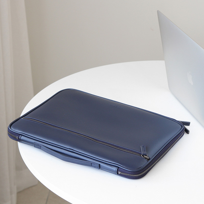 Usage example - GMZ The Memo 13 inches laptop PC sleeve pouch case Usage example - GMZ The Memo 13 inches laptop PC sleeve pouch case