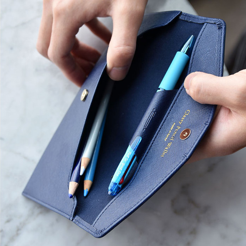 Stores up to 15 pens - Play Obje Classy synthetic leather wallet pencil case Stores up to 15 pens - Play Obje Classy synthetic leather wallet pencil case