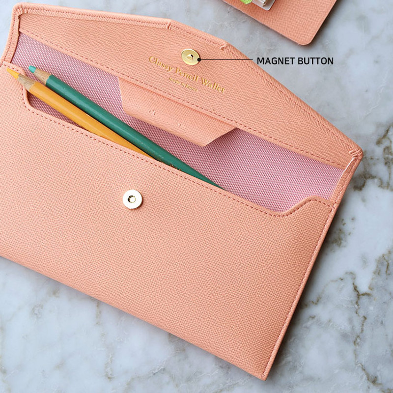 Magnet button closure - Play Obje Classy synthetic leather wallet pencil case Magnet button closure - Play Obje Classy synthetic leather wallet pencil case