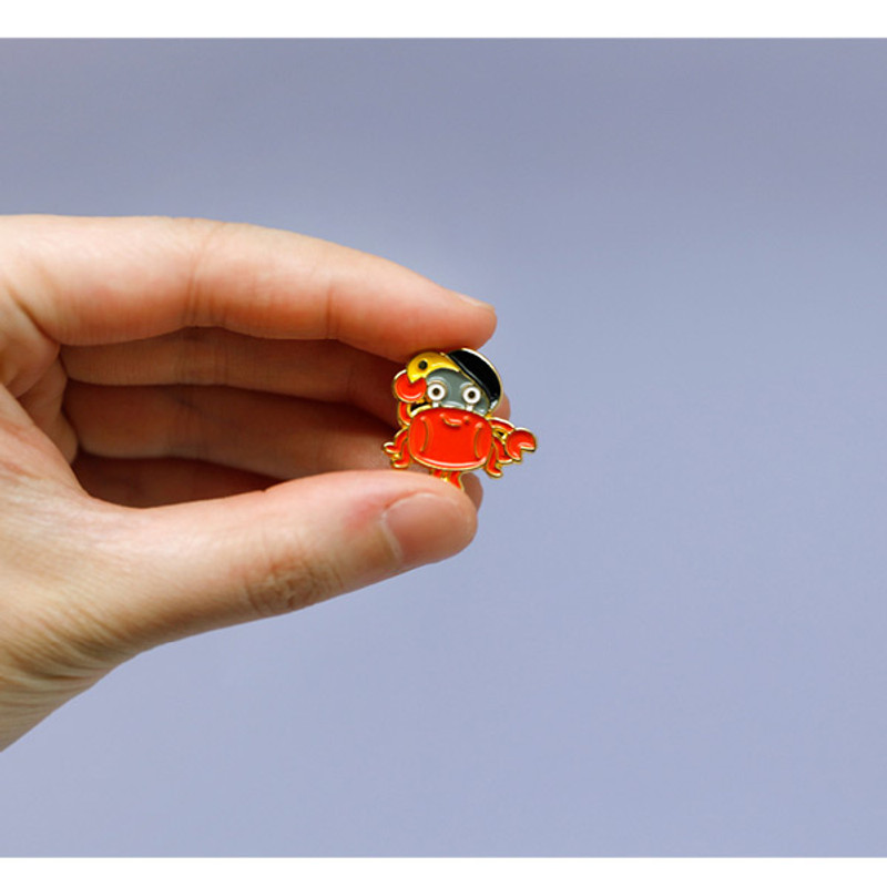 Usage example - DESIGN IVY Ggo deung o friends pin badges ver2 Usage example - DESIGN IVY Ggo deung o friends pin badges ver2