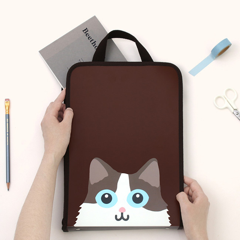 Usage example - Bookfriends Reading pet zip around file bag Usage example - Bookfriends Reading pet zip around file bag