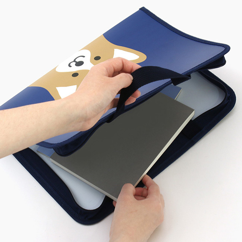 Usage example - Bookfriends Reading pet zip around file bag Usage example - Bookfriends Reading pet zip around file bag