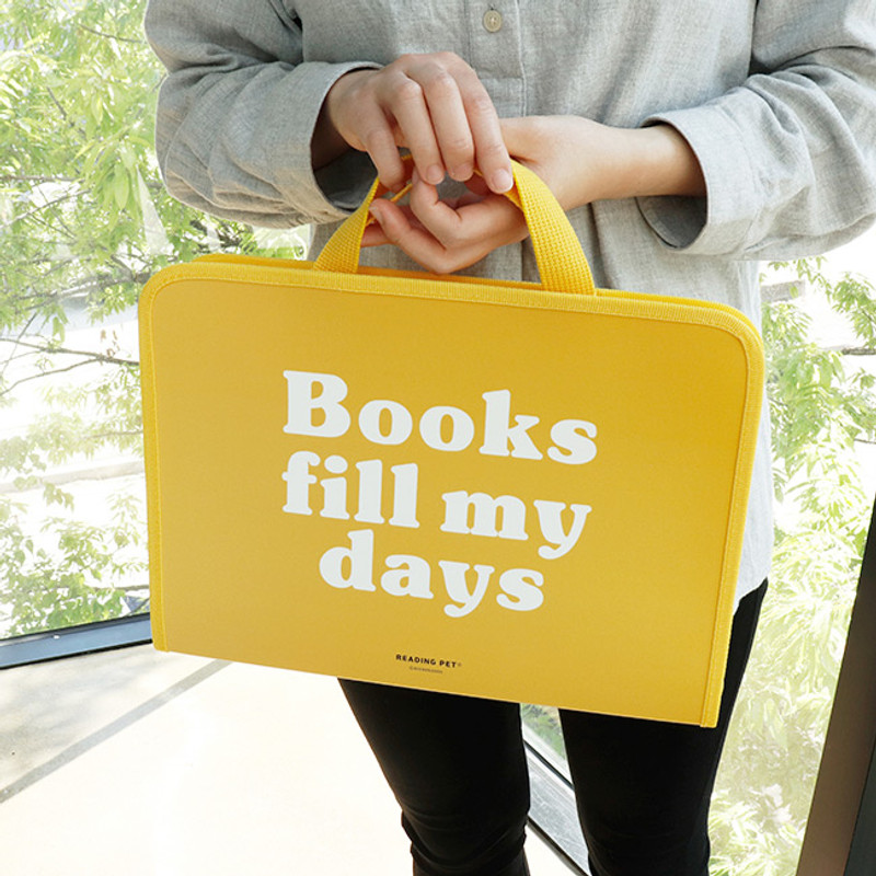 Usage example - Bookfriends Reading pet zip around file bag Usage example - Bookfriends Reading pet zip around file bag