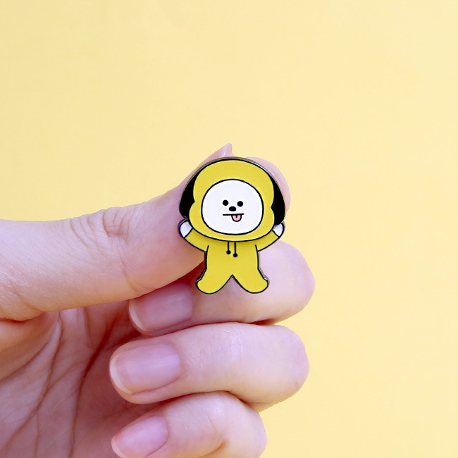 BT21 Swing pin badge- Fallindesign.com