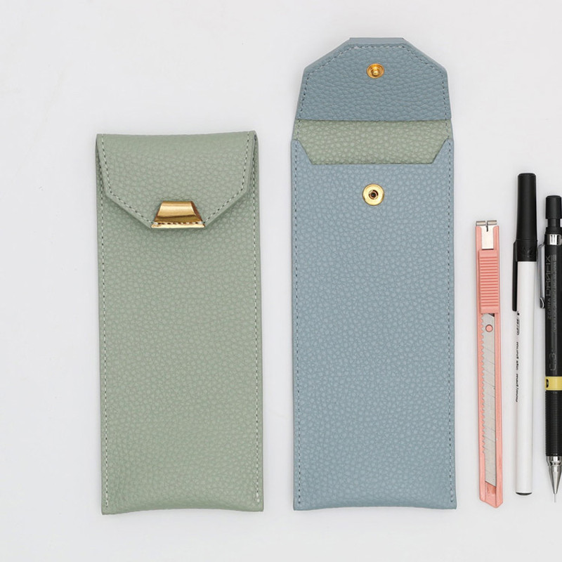 Usage example - loiloi PU coated cow leather flat pencil case