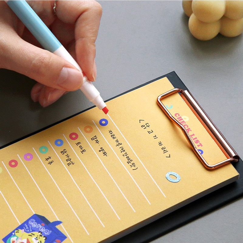 Usage example - ICONIC Merry clipboard memo holder Usage example - ICONIC Merry clipboard memo holder