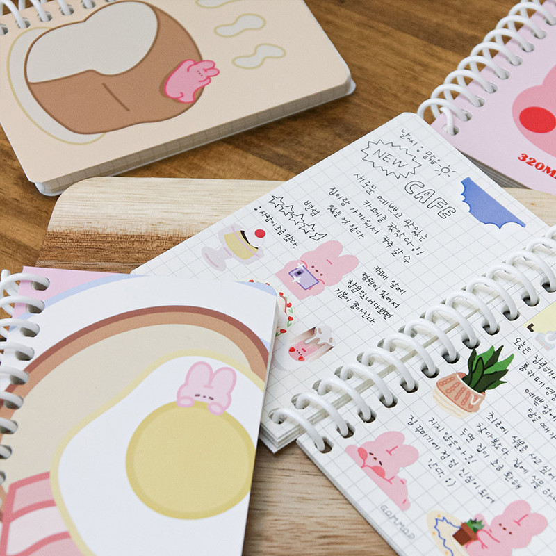 Usage example - DESIGN GOMGOM Reeli small spiral grid notebook Usage example - DESIGN GOMGOM Reeli small spiral grid notebook