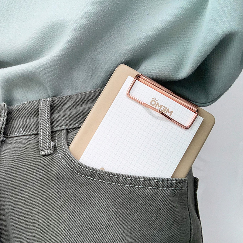 Usage example - N.IVY Cozy Bear clipboard holder with sticky notepad Usage example - N.IVY Cozy Bear clipboard holder with sticky notepad