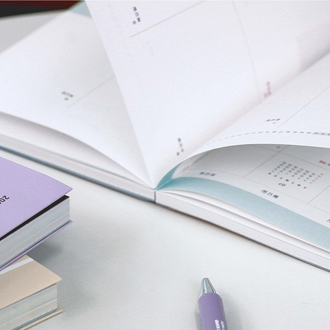 Opens flat - ICONIC 2022 End-And Dated Weekly Diary Planner