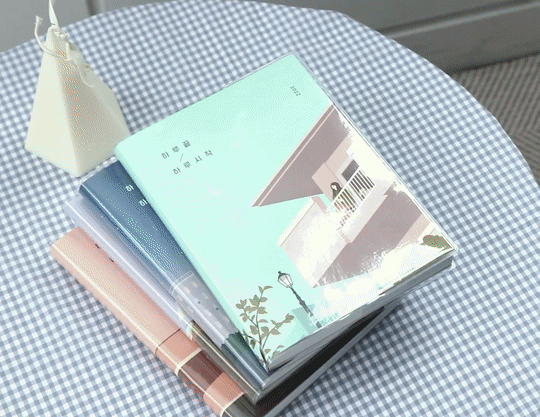 Usage example - ICONIC 2022 End-And Dated Weekly Diary Planner