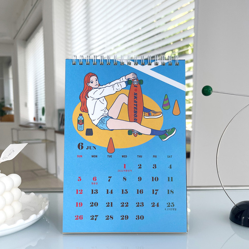 Design Comma-B 2022 Retro Dated Monthly Desk Calendar