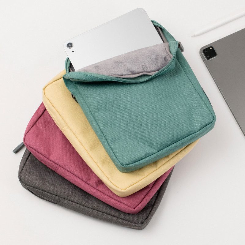 Usage example - Byfulldesign iPad Tablet PC 11" Sleeve Case with Screen Cleaning Cloths