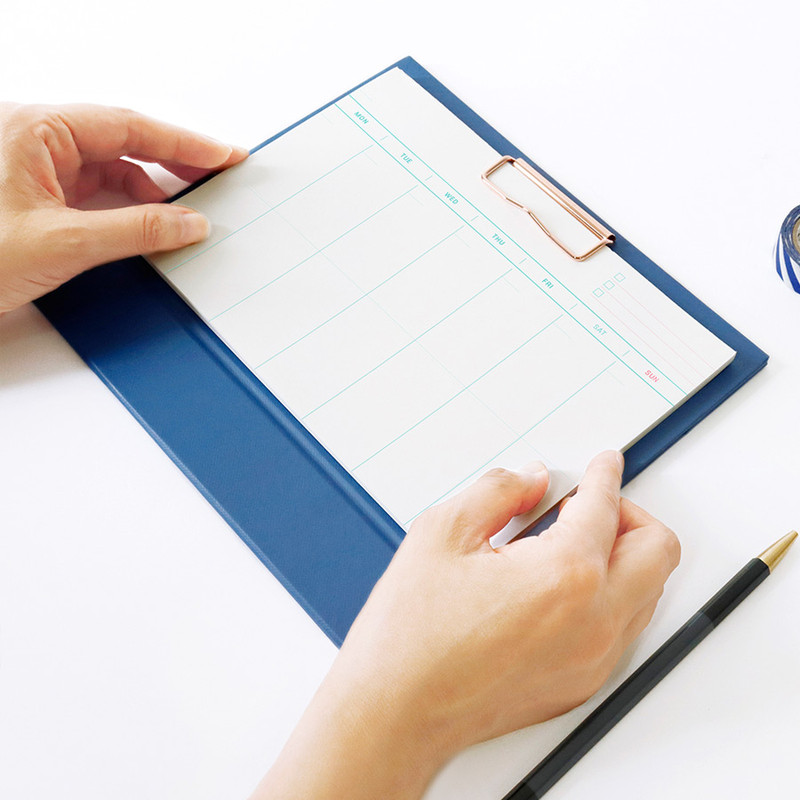 Usage example - Bookfriends Stand Up A5 Horizontal Clipboard File Holder Usage example - Bookfriends Stand Up A5 Horizontal Clipboard File Holder