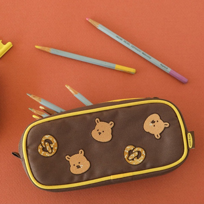 Usage example - Dailylike My Buddy Pretzel dong gu Zipper Pencil Case Pouch