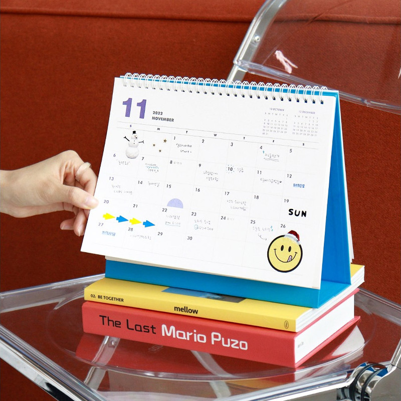 Usage example - Indigo 22-23 18 Months Desk Standing Calendar