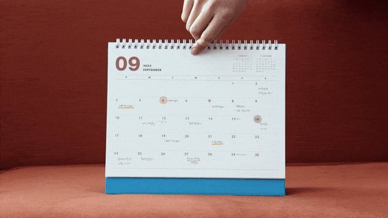 Indigo 22-23 18 Months Desk Standing Calendar