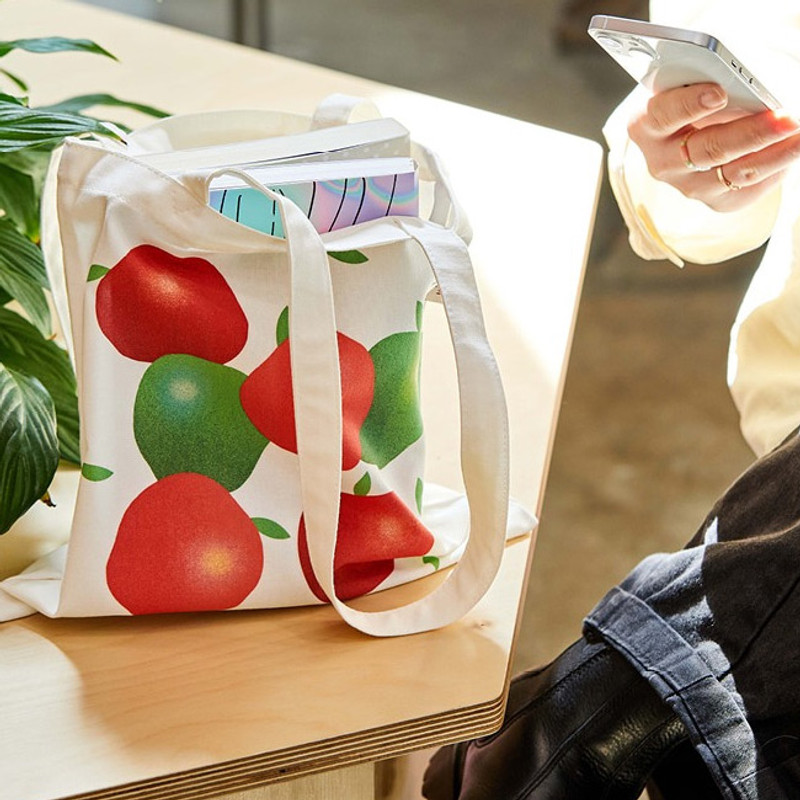 Usage example - Ardium Vivid Medium Cotton Shoulder Tote Bag Usage example - Ardium Vivid Medium Cotton Shoulder Tote Bag