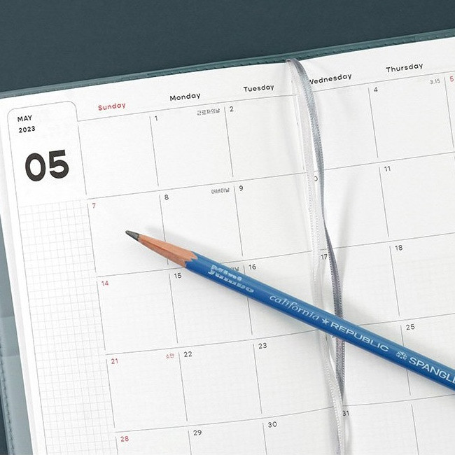 Monthly plan - 2023 Simple A5 Medium Dated Weekly Planner