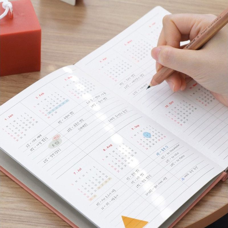 Yearly plan - 2023 Brilliant Dated Daily Diary Planner