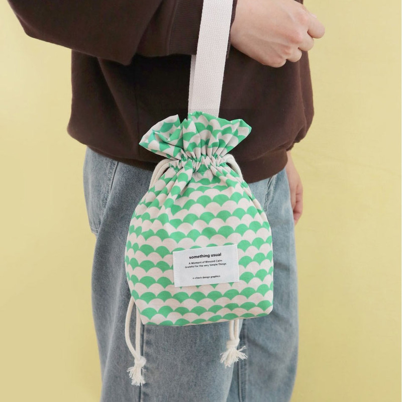 Example of use - O-check Something Usual Cotton Drawstring Pouch Example of use - O-check Something Usual Cotton Drawstring Pouch