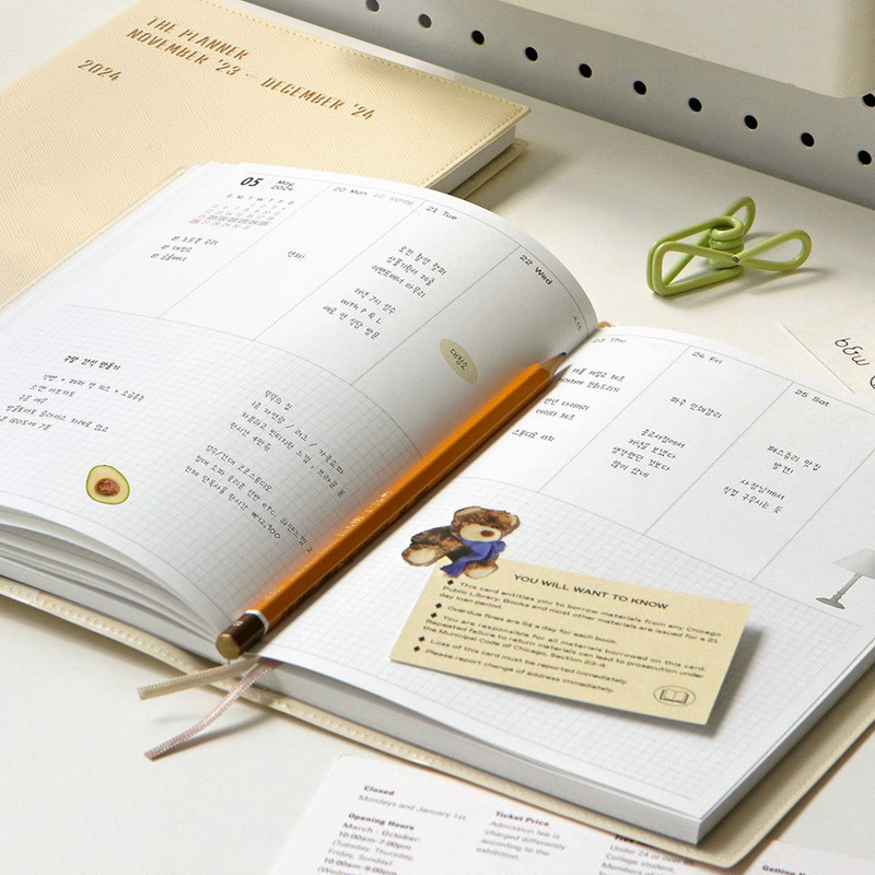weekly plan - Iconic 2024 Simple A5 Medium Dated Weekly Planner