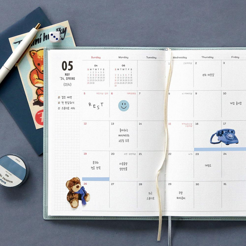 monthly plan - Iconic 2024 Simple A5 Medium Dated Weekly Planner