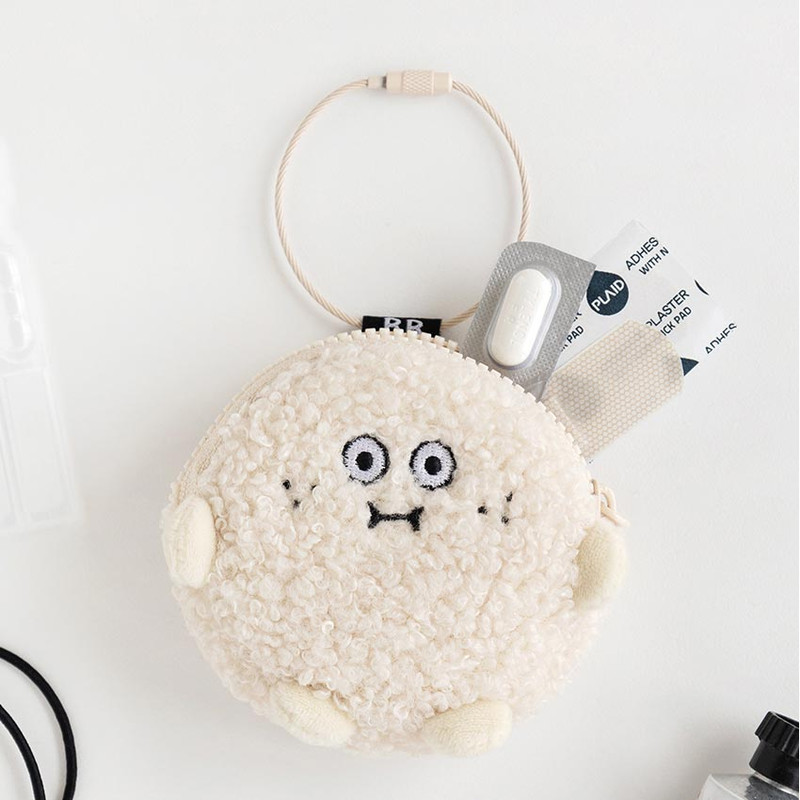 usage example of ROMANE Brunch Brother PoPo Fluffy Case for AirPods Galaxy Buds usage example of ROMANE Brunch Brother PoPo Fluffy Case for AirPods Galaxy Buds