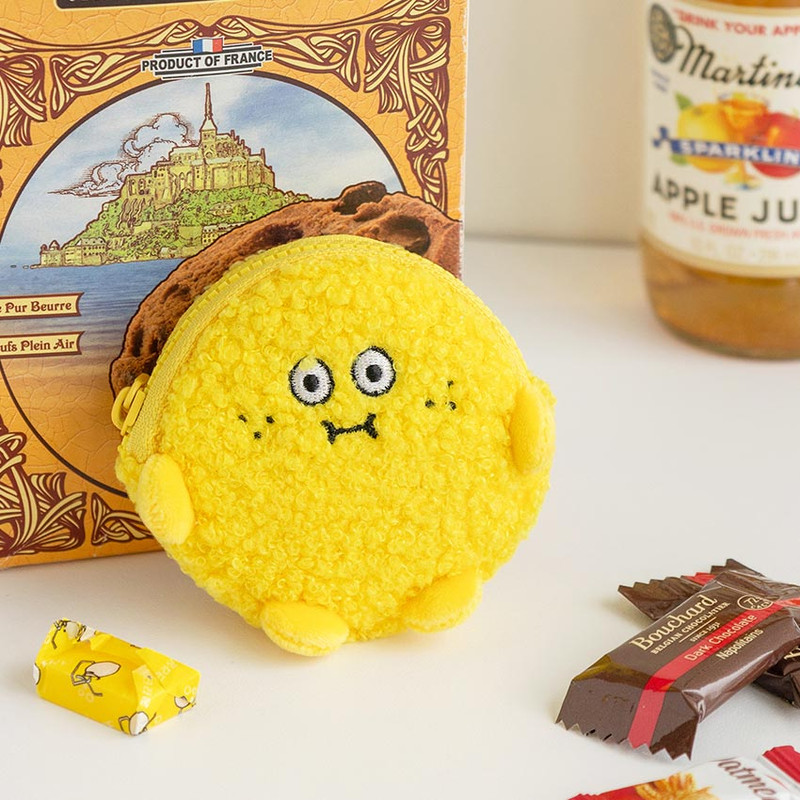 usage example of ROMANE Brunch Brother PoPo Fluffy Case for AirPods Galaxy Buds usage example of ROMANE Brunch Brother PoPo Fluffy Case for AirPods Galaxy Buds