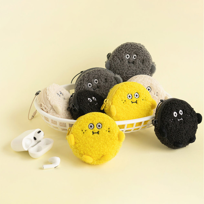 usage example of ROMANE Brunch Brother PoPo Fluffy Case for AirPods Galaxy Buds usage example of ROMANE Brunch Brother PoPo Fluffy Case for AirPods Galaxy Buds