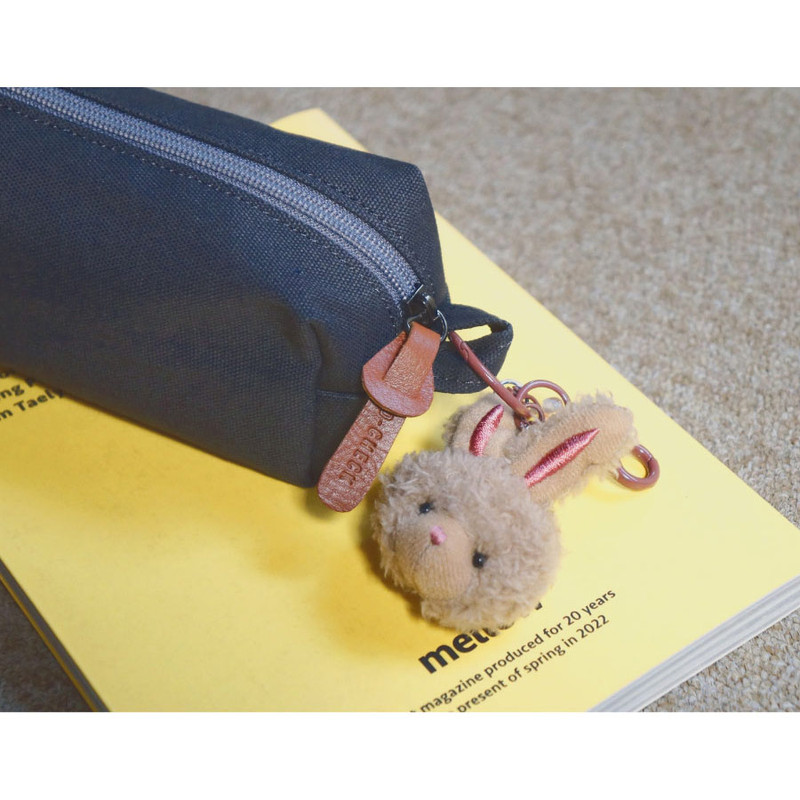 usage example of O-Check Vintage  Canvas Rectangular Zipper Pen Pouch