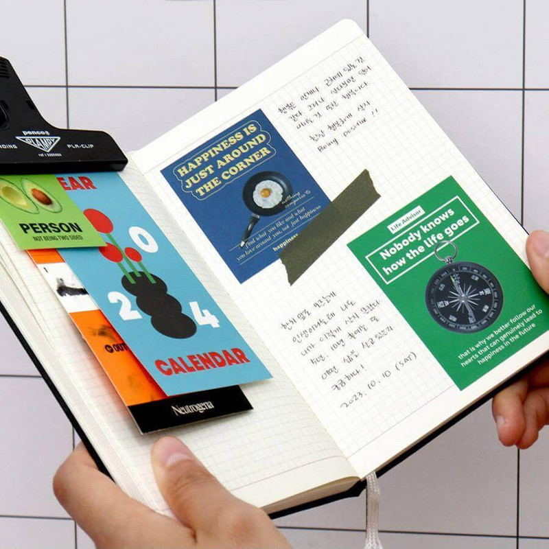 usage example of Indigo Storage: Message Sticker Pack usage example of Indigo Storage: Message Sticker Pack