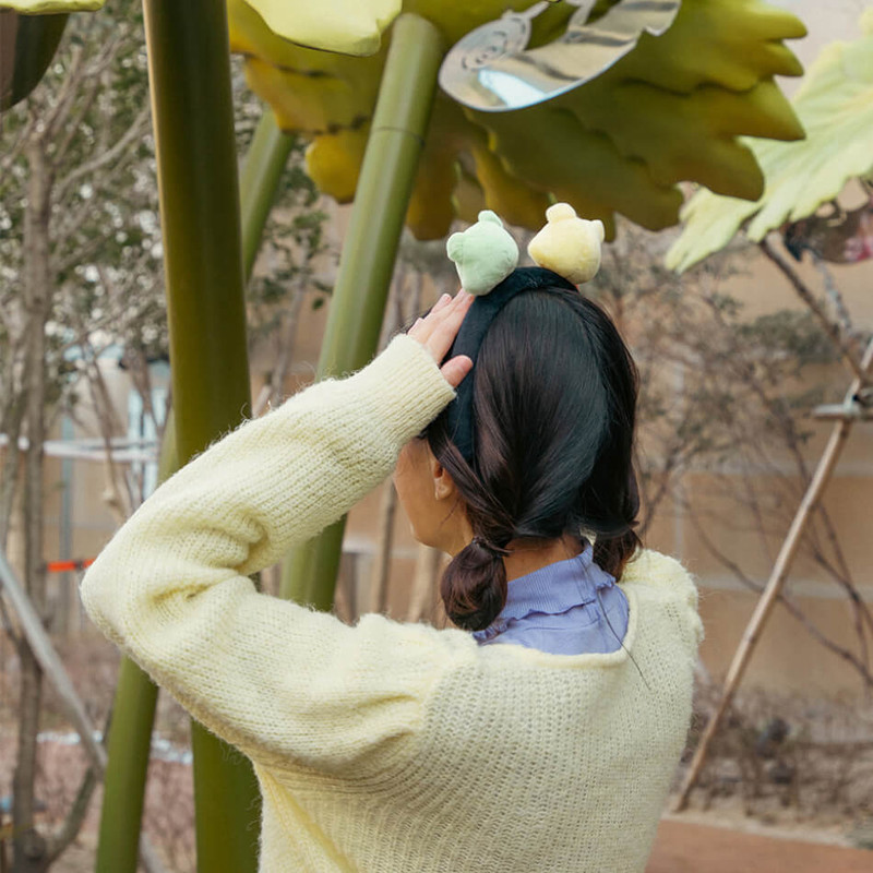 usage example of Dailylike Jelly Bear Avo & Mango Plush Hairband