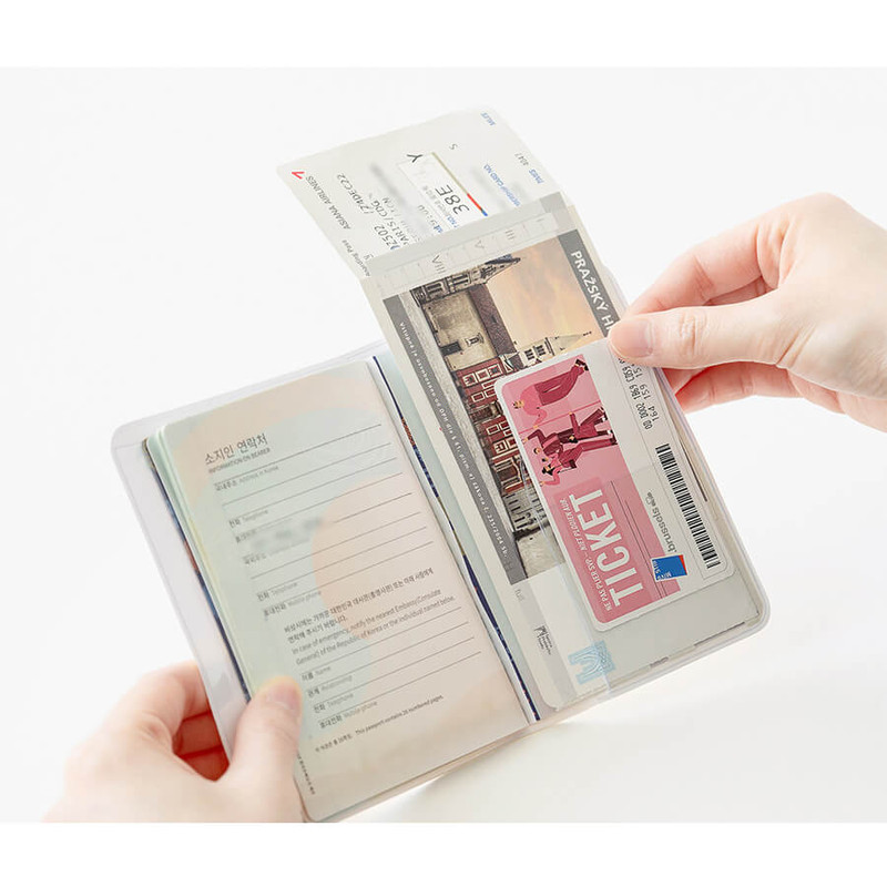 usage example of Romane Brunch Brother Summer Passport Case usage example of Romane Brunch Brother Summer Passport Case