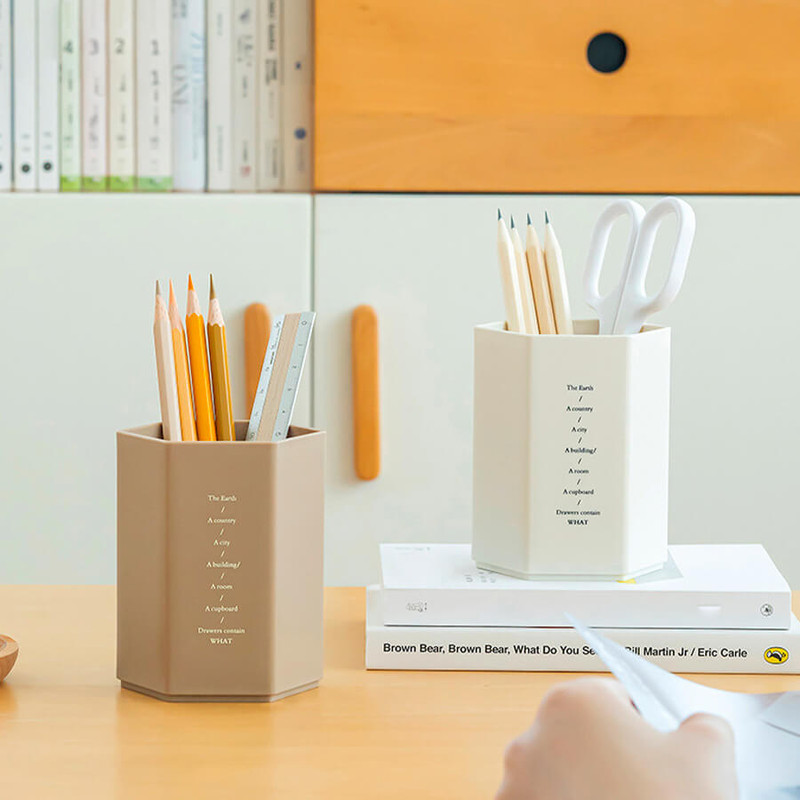 Usage example of Brisk Style Hexagon Pen Holder Usage example of Brisk Style Hexagon Pen Holder