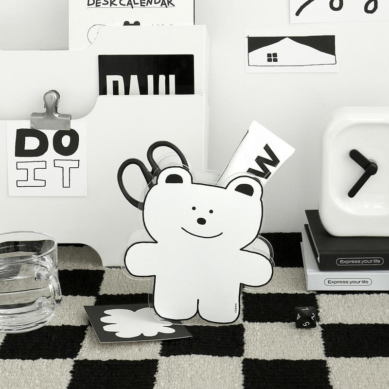 Usage example of Iconic Doodle Acrylic Pen Holder Usage example of Iconic Doodle Acrylic Pen Holder