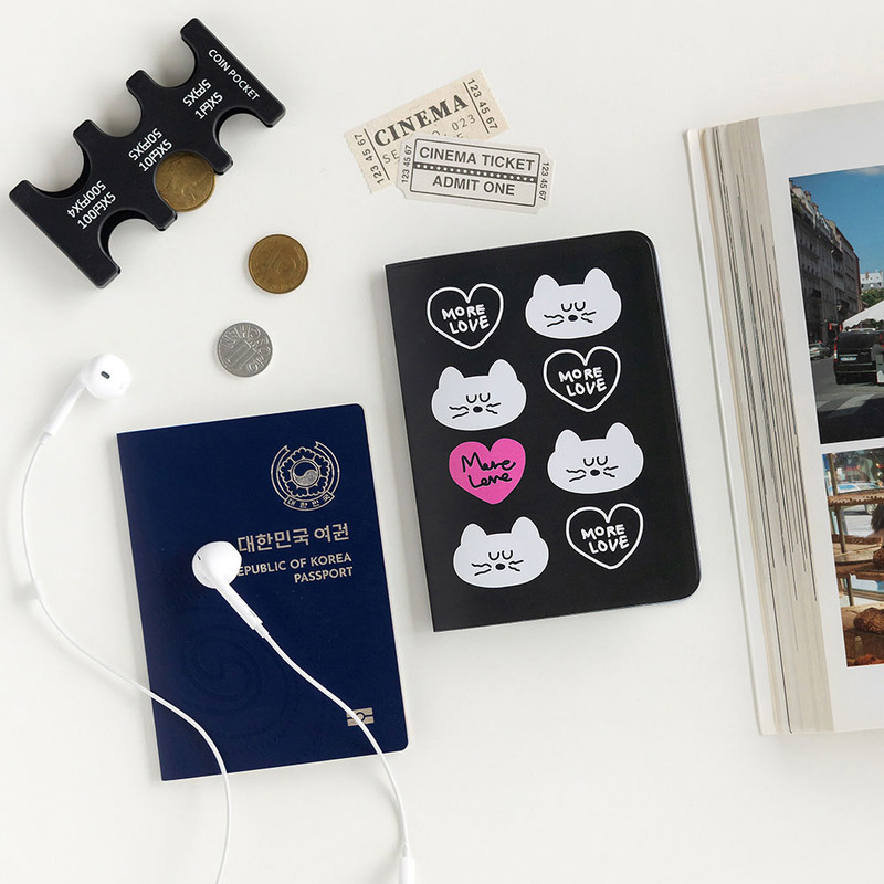 Mogry Love - f Romane Brunch Brother Passport Cover Ver3
