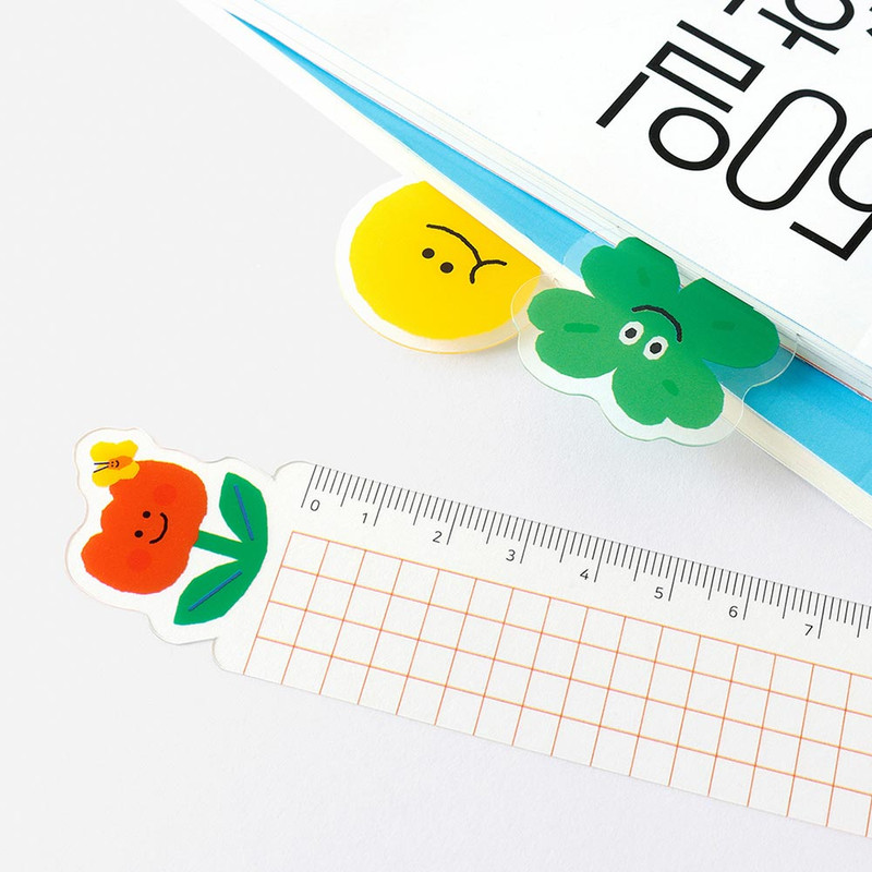 Usage example of Bookfriends Smile Grid 15cm Ruler Clear Bookmark