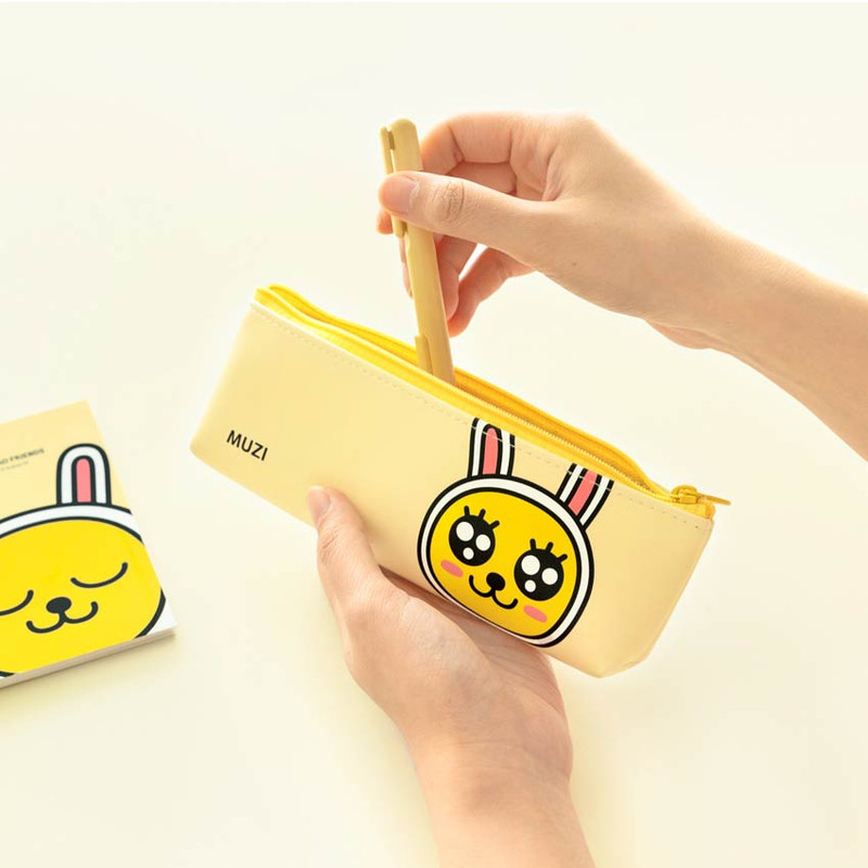 Usage example of Kakao Friends Pastel Triangle Zipper Pencil Case Usage example of Kakao Friends Pastel Triangle Zipper Pencil Case