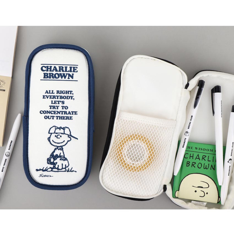 Usage example of PEANUTS Snoopy Vintage Cotton Zipper Pencil Case