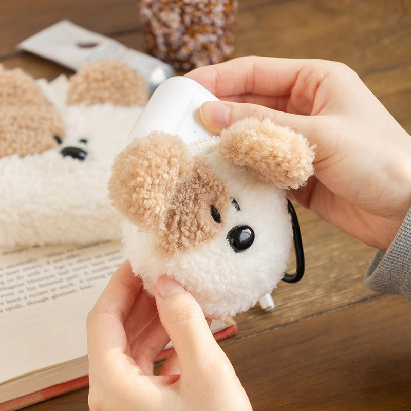 Usage example of Romane Brunch Brother Boucle AirPods Case Ver2 Usage example of Romane Brunch Brother Boucle AirPods Case Ver2