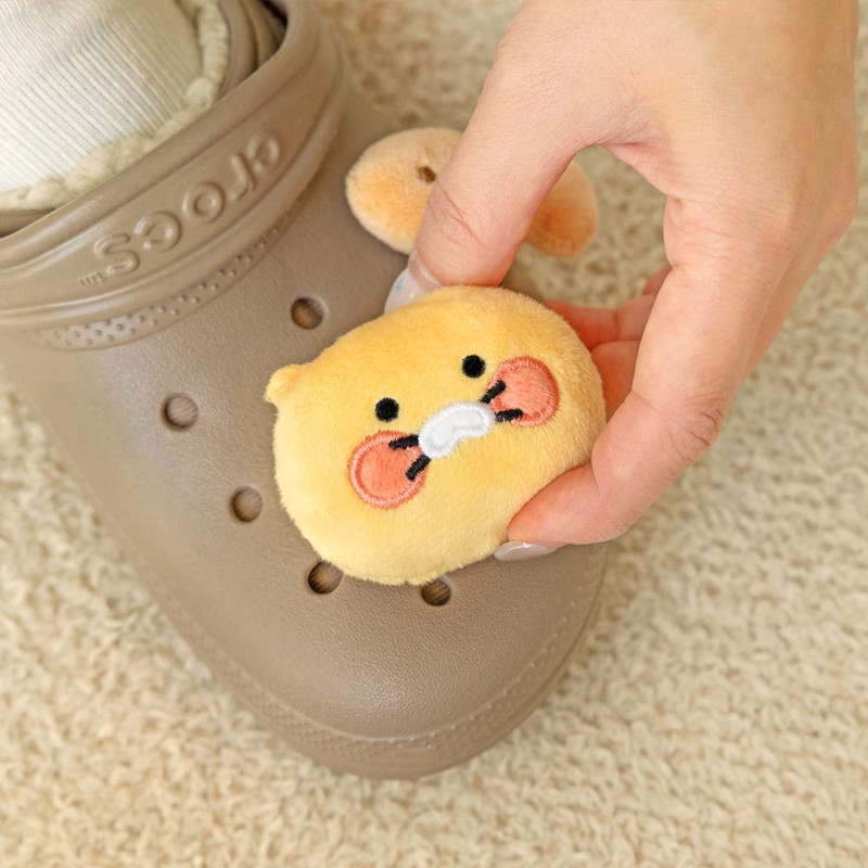 Usage example of Kakao Friends Choonsik Face Plush Shoes Charm Set Usage example of Kakao Friends Choonsik Face Plush Shoes Charm Set