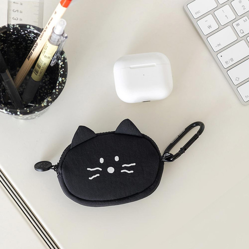 Usage example of Romane Brunch Brother Kitty Soft AirPods Case