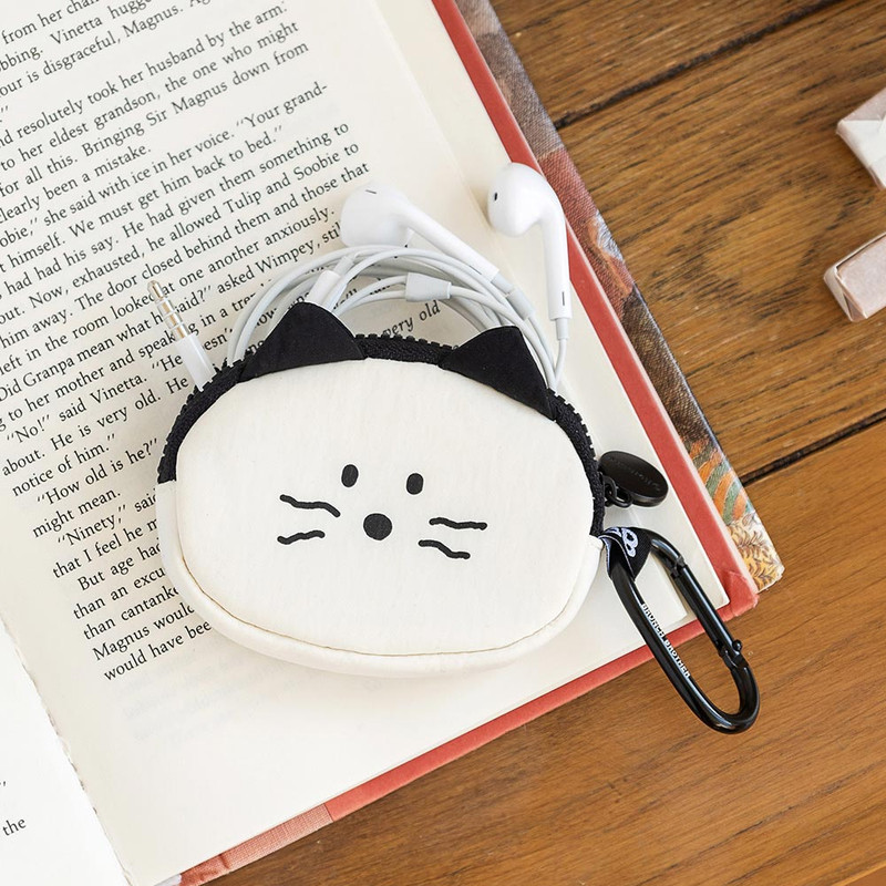 Usage example of Romane Brunch Brother Kitty Soft AirPods Case