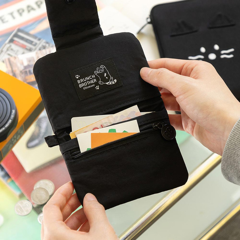 Usage example of Romane Brunch Brother Kitty Soft Card Case Wallet