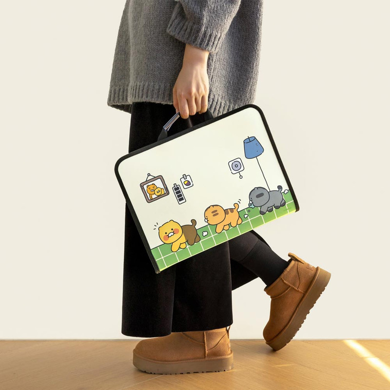 Usage example of Kakao Friends Choonsik Zipper File Bag With Handle Usage example of Kakao Friends Choonsik Zipper File Bag With Handle