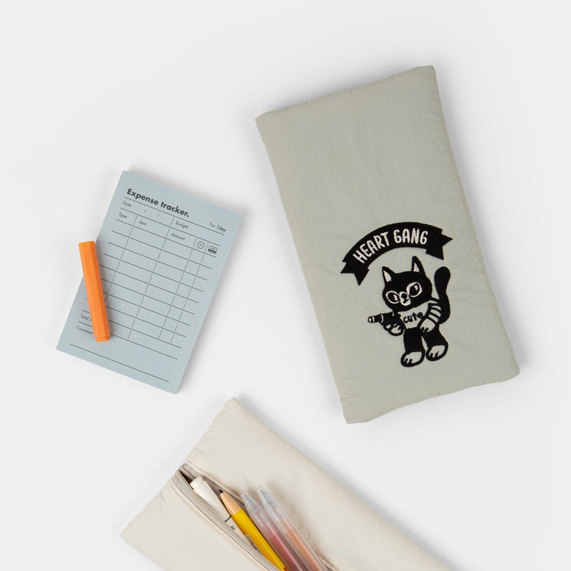 Usage example of All New Frame Airy Heart Gang Slim Zipper Pouch Usage example of All New Frame Airy Heart Gang Slim Zipper Pouch