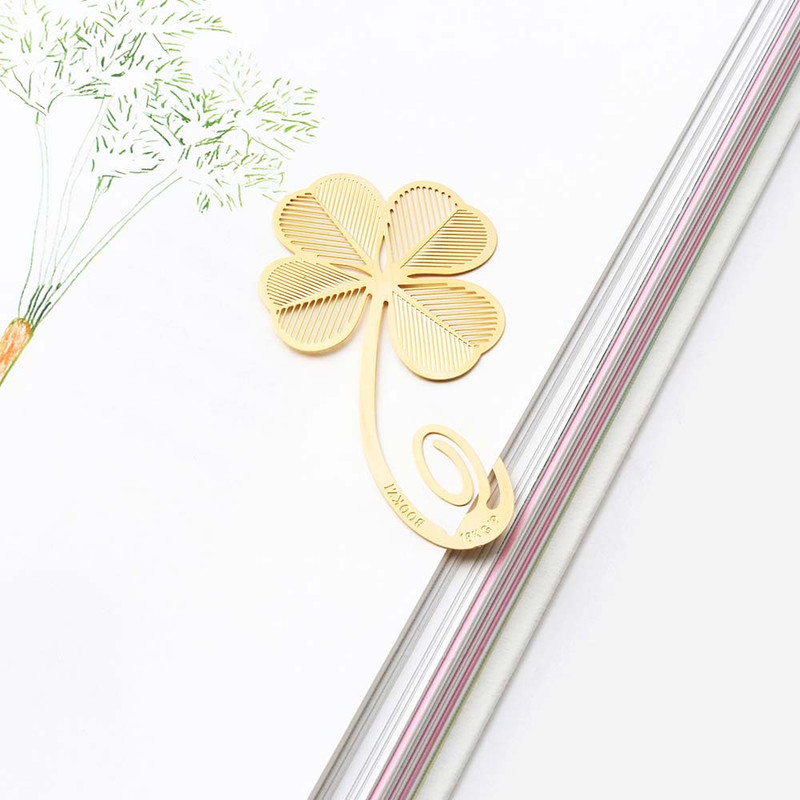 Usage example of Bookfriends 18K Gold Plated Four-Leaf Clover Bookmark