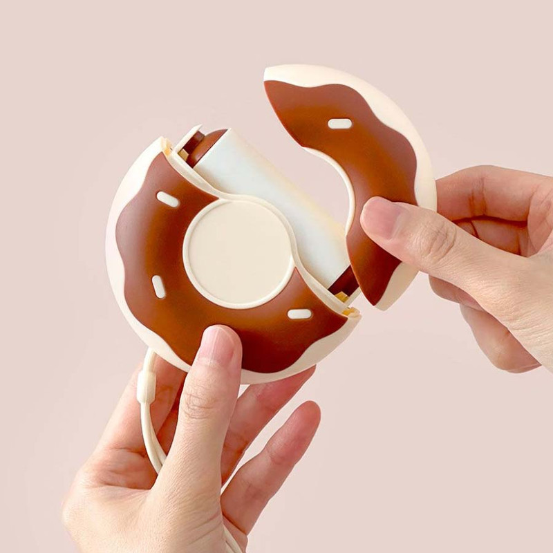 Cover - Il Jeong Donut-shaped Lint Roller