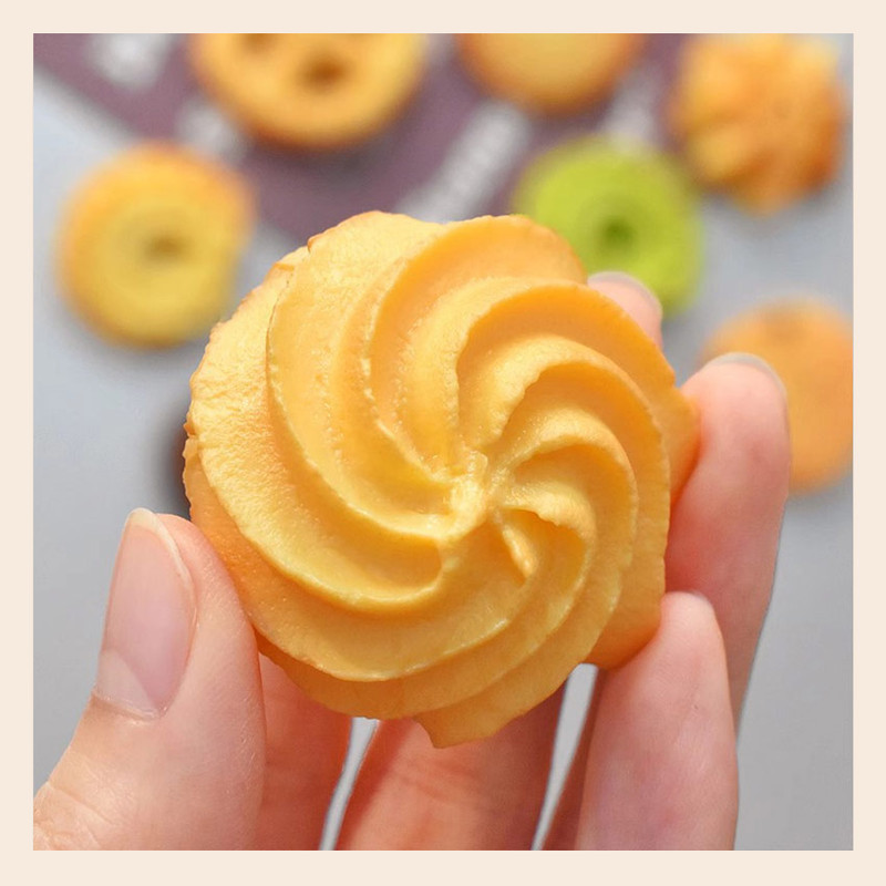 Small size - Brisk Style Delicious Butter Cookie Magnet